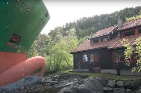 Probudio se i zatekao teretni brod u dvorištu (VIDEO)