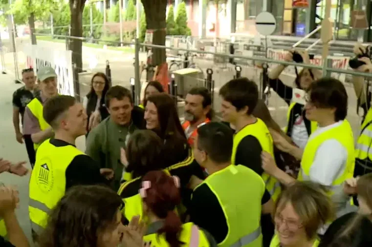 Studenti slave kraj blokade suda u Novom Sadu nakon puštanja aktivista
