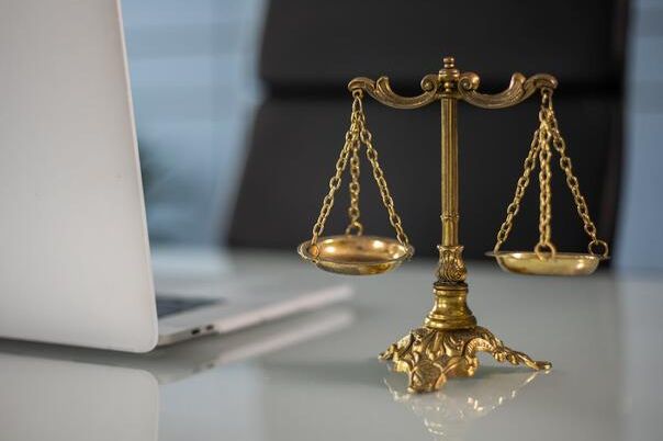 Advokat optužen da je oštetio klijente za oko 150.000 KM