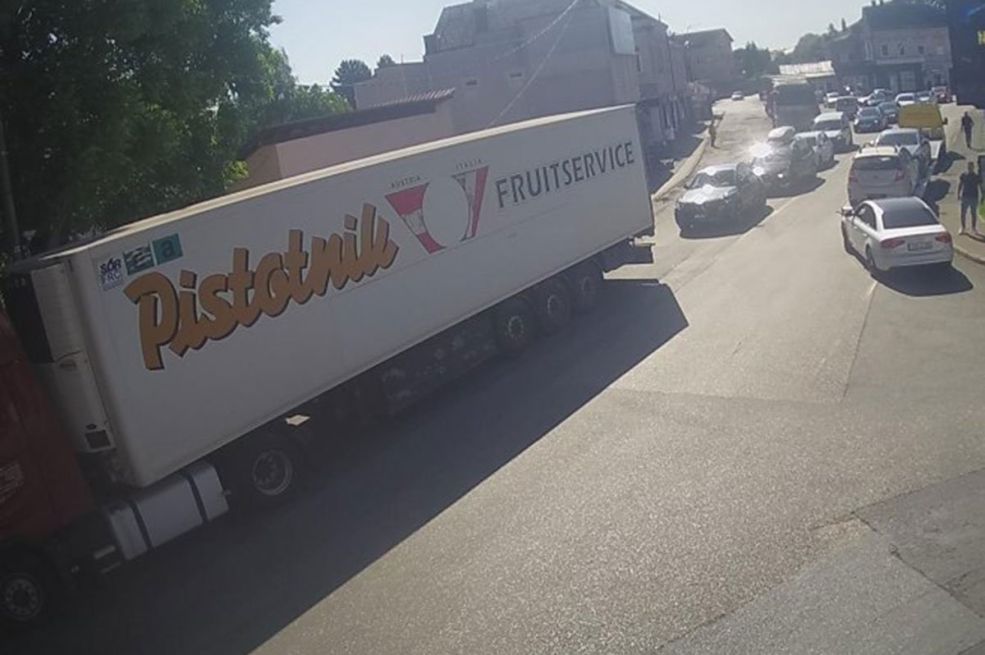 Duge kolone vozila na izlazu iz BiH