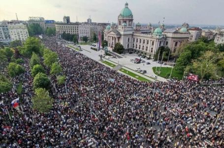 Srbija u nedjelju na nogama, najavljen masovni protesti: Evo šta poručuju studenti u blokadi