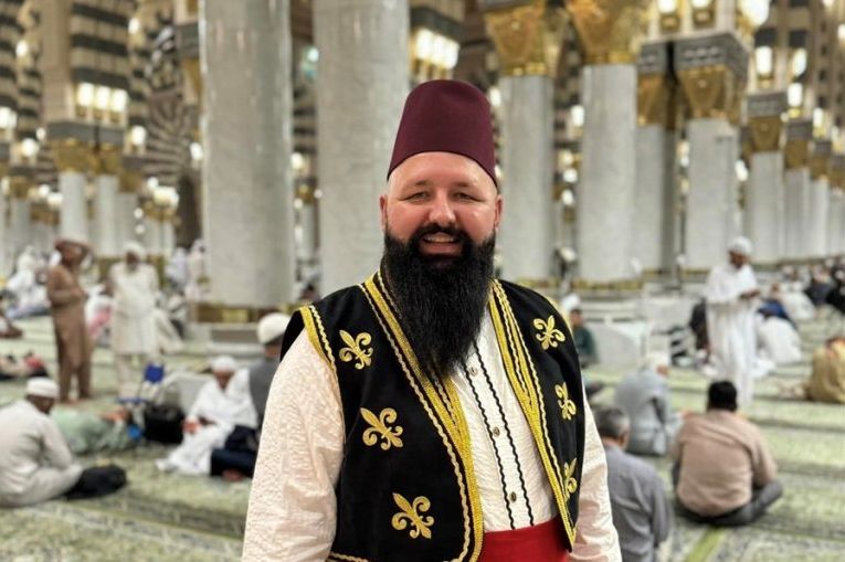 DIRLJIVA PRIČA IZ PROZORA! Katolik darovao efendiju pred put na hadž: "Red je red, hodža!"