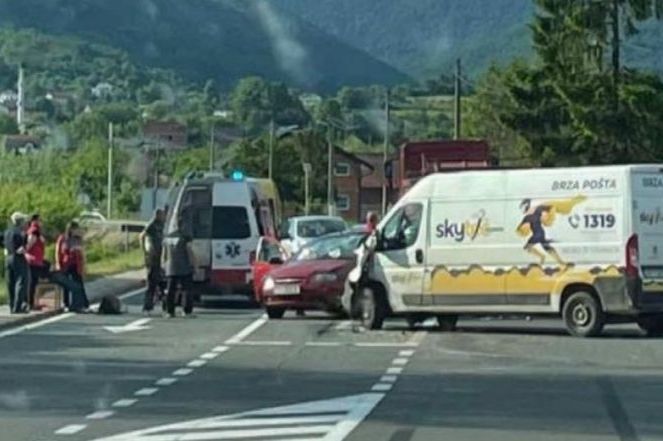Teška saobraćajna nesreća u Ripču: Jedna osoba poginula