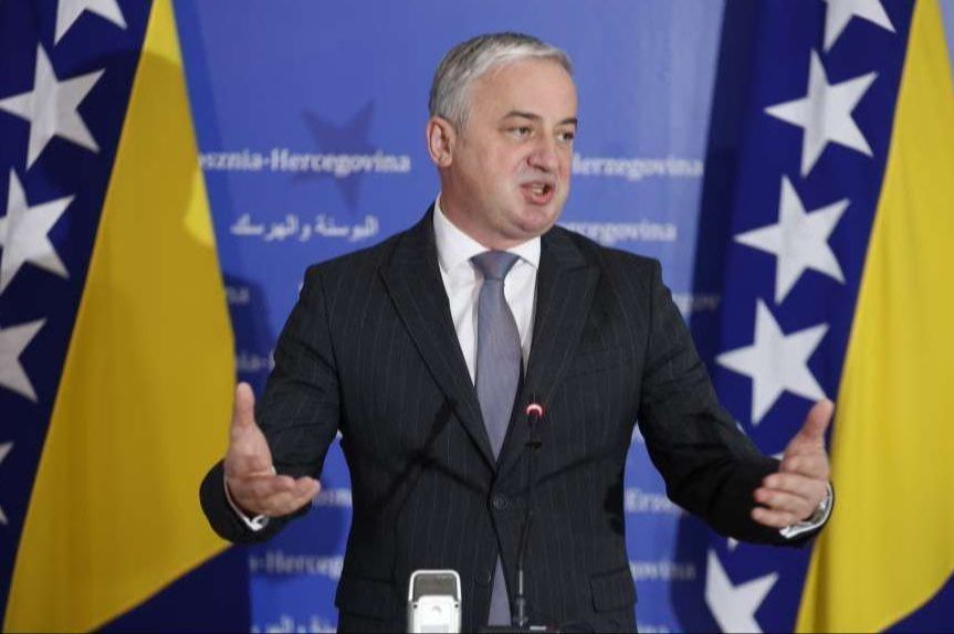 Borenović o blokadama: SNSD mora prihvatiti da ide u opoziciju
