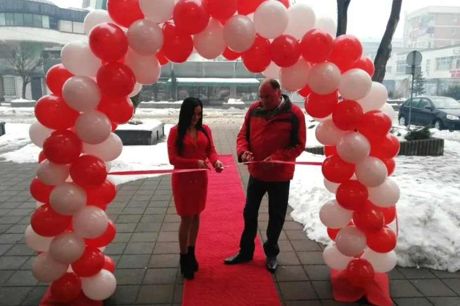 Ko je cvjećarka koja je meta akcije "Mula"? Njena cvjećara otvorena uz pomoć Grada Živinice