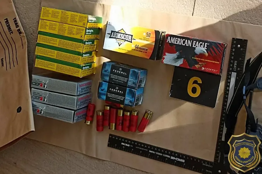 Pretresi u Ljubuškom: Pronađene puške, pištolj i municija