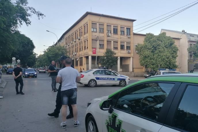 Filmsko hapšenje u centru Prokuplja: Bahati vozač se opirao policiji pred očima građana