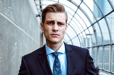 3 znaka kojima je ego veći od planine: Djeluju umišljeno i na druge uvijek gledaju s visine