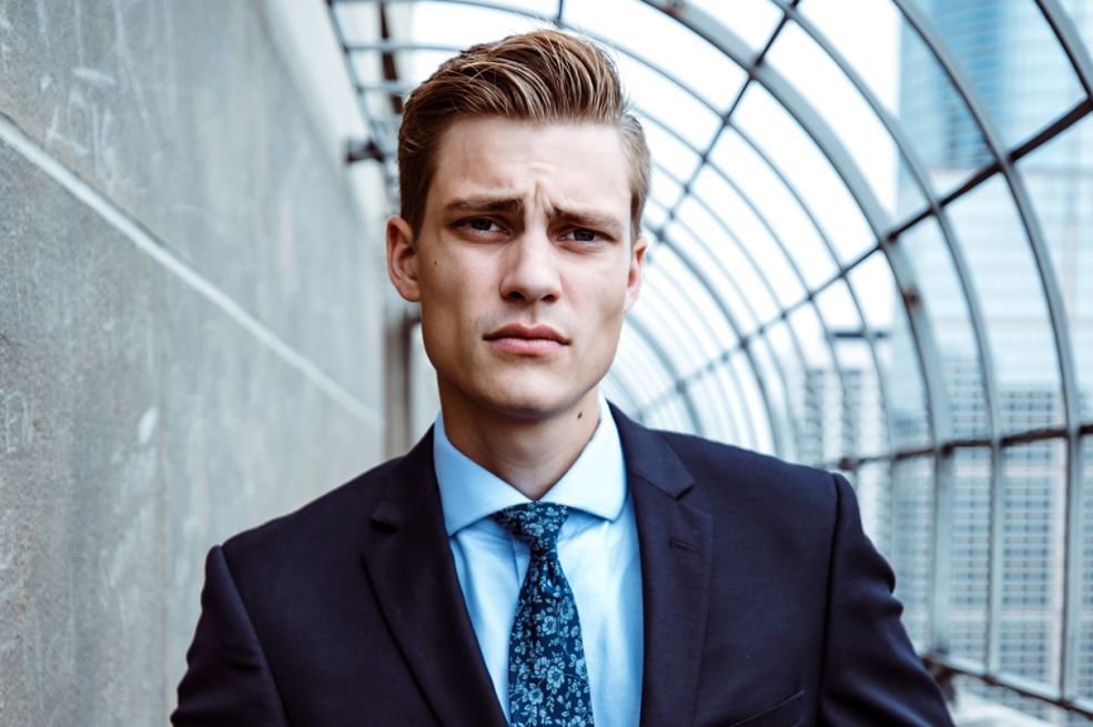 3 znaka kojima je ego veći od planine: Djeluju umišljeno i na druge uvijek gledaju s visine