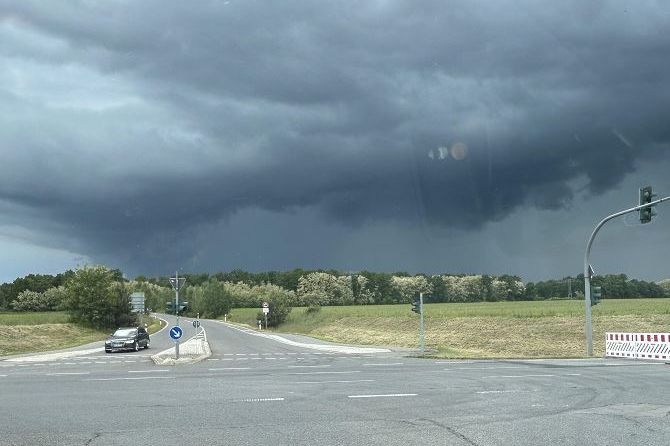 Njemačka se sprema za "oluju nad olujama": METEOROLOG POSLAO UPOZORENJE - NE MOŽE BITI OPASNIJE