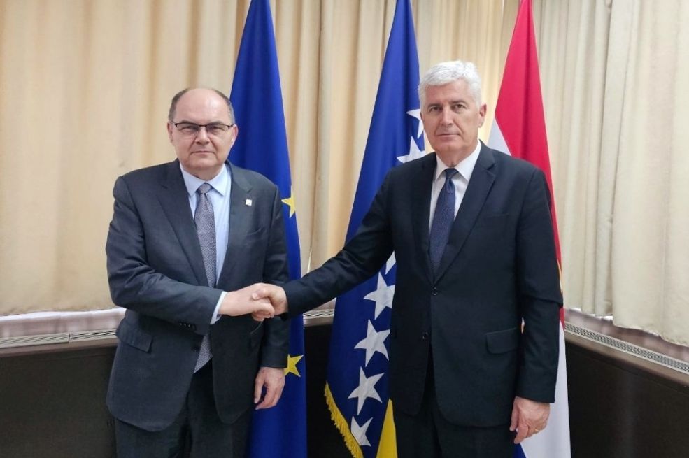 Čović tvrdi jedno, Schmidt drugo – ko laže o dogovoru oko bonskih ovlasti?