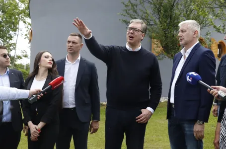 Vučić opet prodaje maglu pred izbore?!-Prvo 2.000 radnih mjesta, sad samo 350