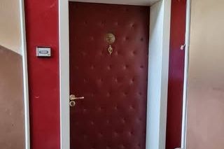 Stan u zgradi pretvorio u bajku – komšije ne vjeruju šta vide ispred vrata