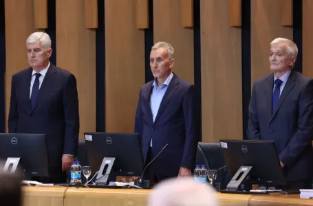 Opozicija iz RS uzvraća udarac: Oboren prijedlog da se “crnolistašima” isplaćuje plaća u gotovini