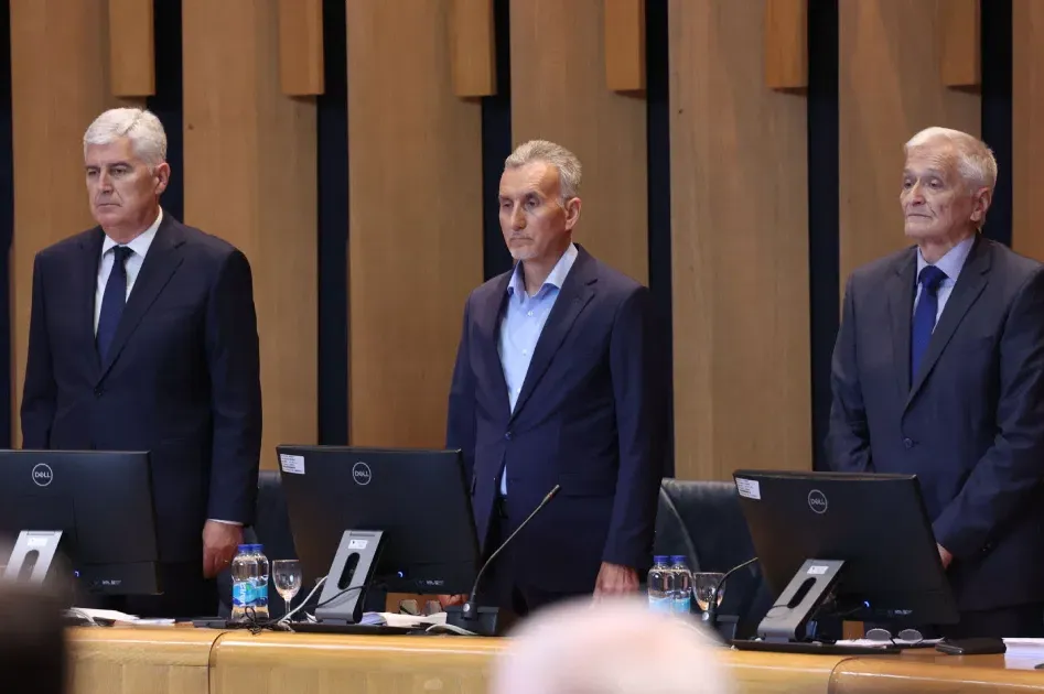 Opozicija iz RS uzvraća udarac: Oboren prijedlog da se “crnolistašima” isplaćuje plaća u gotovini