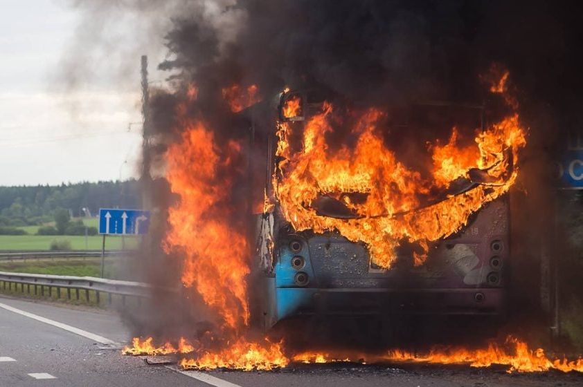 Zapalio se autobus na auto-putu kod Velikog Mokrog Luga