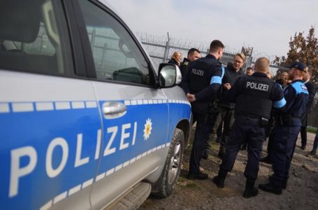 Pet osoba povrijeđeno u Njemačkoj: Vozač (70) autom udario u poslastičarnicu