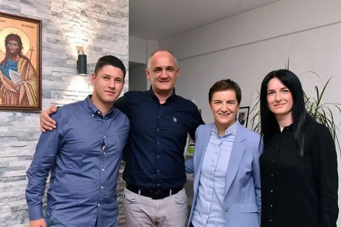 Brnabić u Doboju posjetila porodicu Miloša Pavlovića: Evo šta je poručila