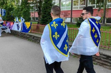 BURNO U DOBOJU: Policija navijačima iz Srebrenika oduzela zastave s ljiljanima