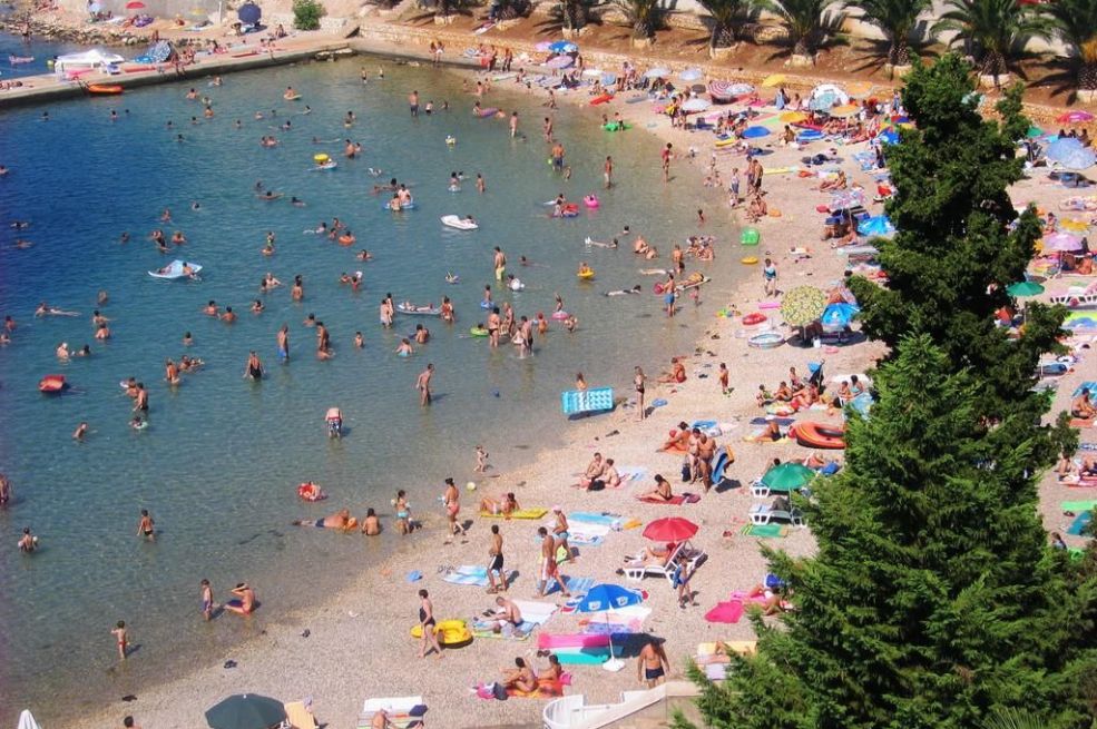 VRHUNAC SEZONE U NEUMU: Impresivne brojke gostiju u jedinom bh. gradu na moru