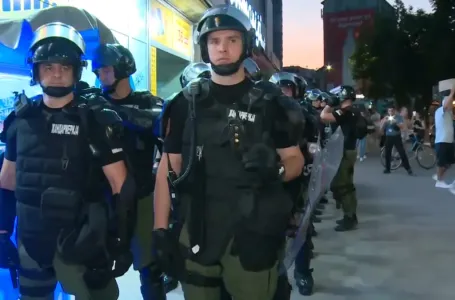 Poziv na hitnu istragu: Građani zastrašivani, novinari napadnuti, policija nijema