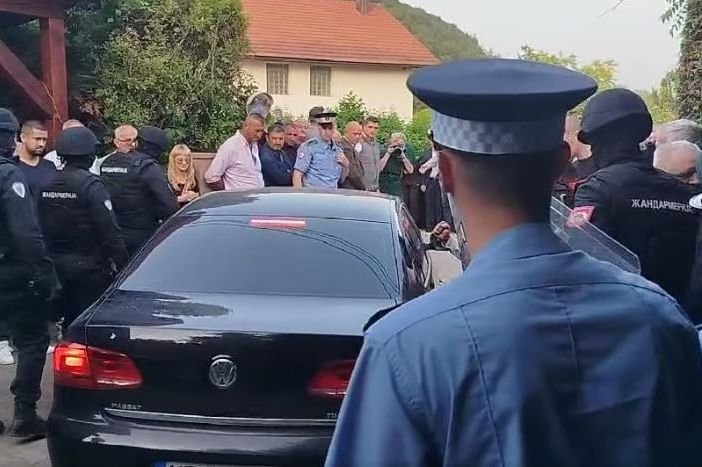 Policija izvela Milana Miličevića iz kuće (VIDEO)
