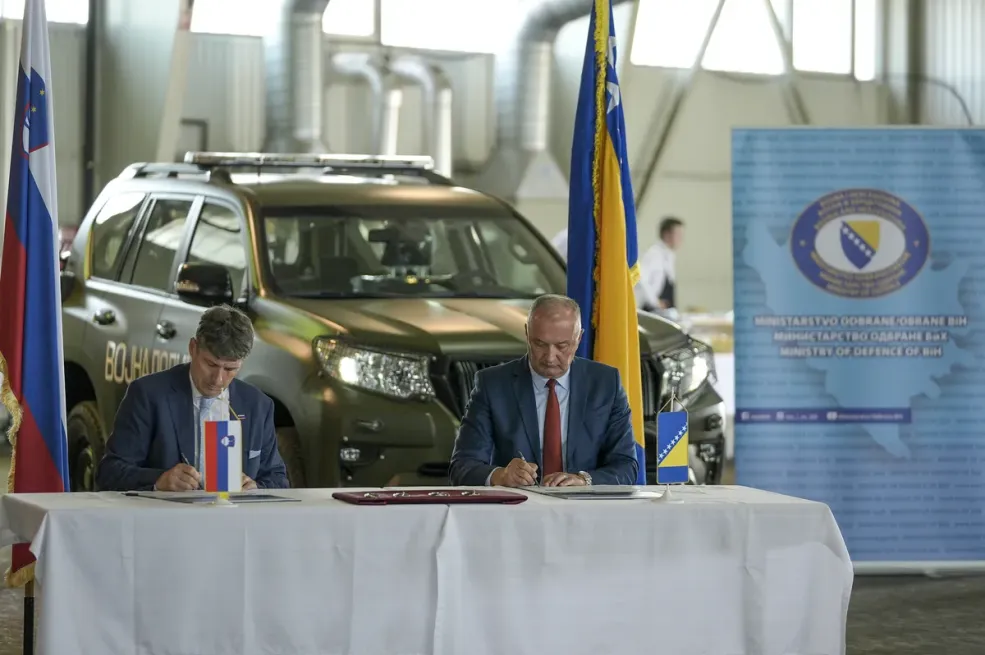 NATO preko Slovenije donirao posebna vozila za vojnu policiju OS BiH