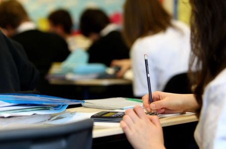 Učenik u Beogradu u školu donio nož i spisak za odstrijel