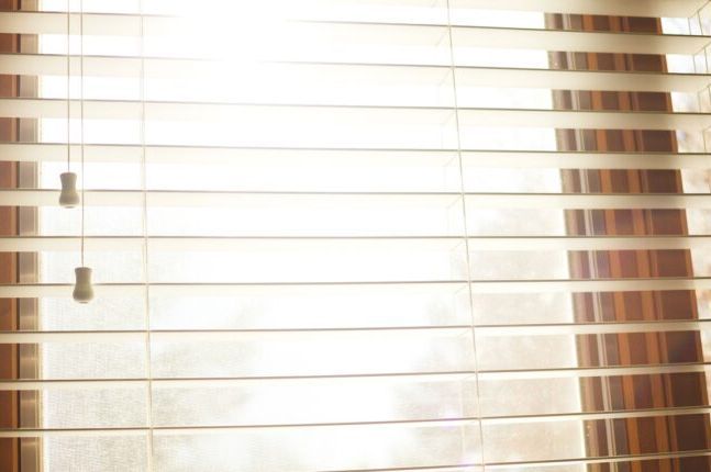 TRIK KAKO DA OČISTITE VENECIJANERE: Biće blistavi i čisti za 5 minuta