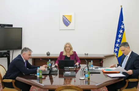Predsjedništvo BiH nije usvojilo budžet: Komšić i Bećirović glasali protiv