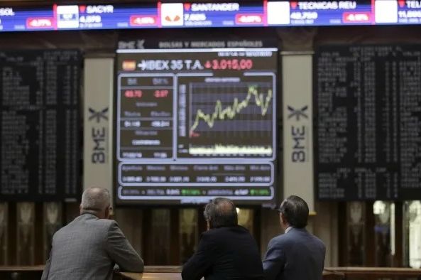 Rast cijena nafte i zlata, pad akcija aviokompanija