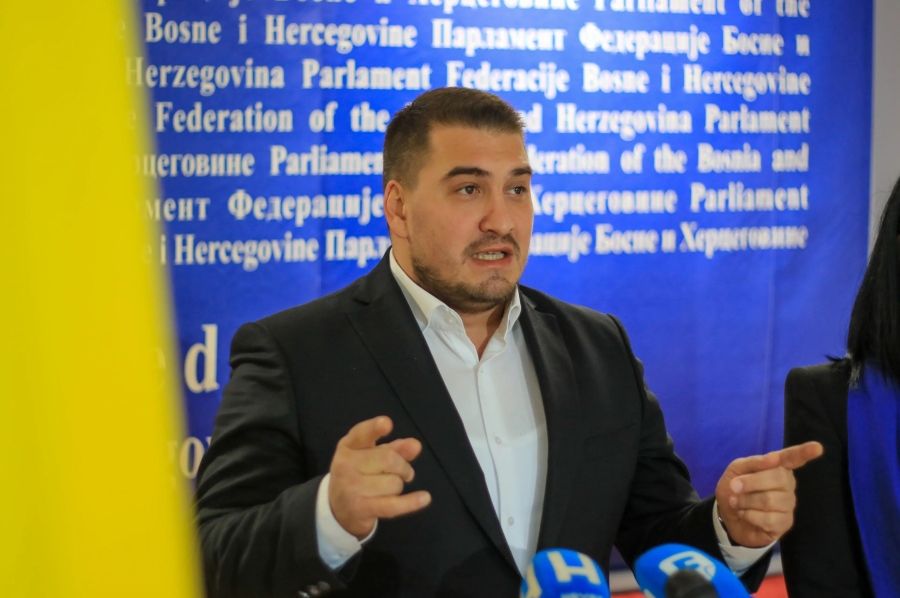 ZAHIRAGIĆ PROZIVA TROJKU: "Pod krinkom borbe protiv femicida pokušava se uvaljati zakonsko..."