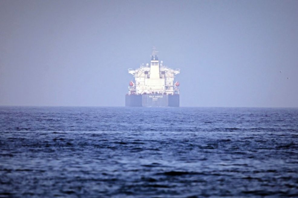 Iran prebacuje naftu na plutajuća skladišta i šalje je bliže Kini