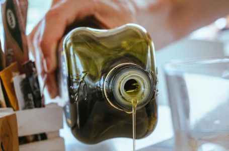 Kada donesete novu flašu maslinovog ulja kući, ovo je prva stvar koju treba uraditi