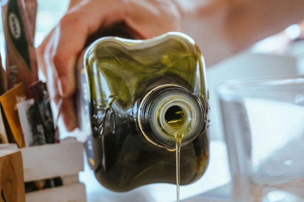 Kada donesete novu flašu maslinovog ulja kući, ovo je prva stvar koju treba uraditi