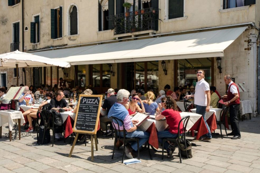 Novo pravilo u restoranima po Evropi je sve češća pojava i neće vam se dopasti