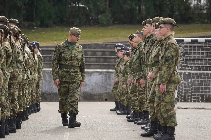 Evo koliko dugo će muškarci služiti vojni rok u Srbiji: Vučić potpisao da bude ovoliko