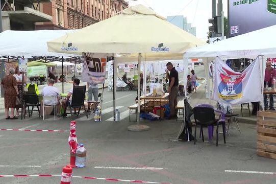 Profesori napuštaju raskrsnicu ispred Vlade nakon 17 dana protesta zbog ignorisanja institucija