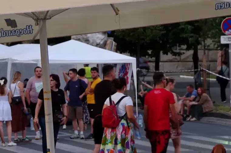 Protest ispred Vlade zbog hapšenja Stefana Tomića, roditelji i dalje ne znaju gdje je