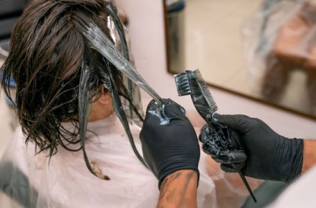 Prirodna farba za kosu od samo 2 sastojka: Pokriva sede bez iritacija