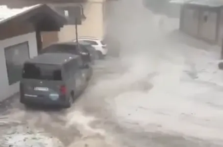 Snažna oluja pogodila Austriju: Grad razbio stakla na automobilima, vjetar obarao drveće