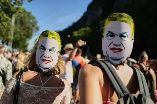 Na ulice Budimpešte izašlo 200.000 ljudi, uprkos zabrani održavanja Parade ponosa