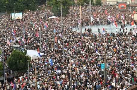 U toku hapšenje grupe studenata: Terete ih da su prije protesta dogovarali napade na institucije...