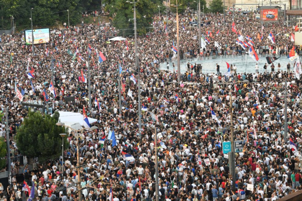 U toku hapšenje grupe studenata: Terete ih da su prije protesta dogovarali napade na institucije...