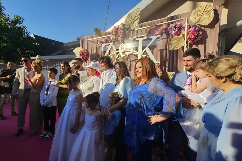 Pogledajte u čemu su se vjenčali Zorica i Kemiš! Izašli sa čitavom porodicom, muzička legenda ne...
