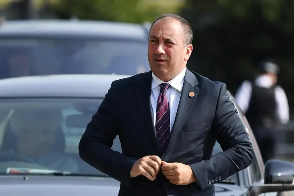 Crnadak: Očekujem da SNSD predloži da svi građani u kućama imaju Dodikov portret