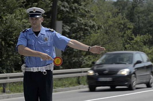 Advokat upozorava: Ako vas zaustavi policija, nikad ne odgovarajte na ovo pitanje