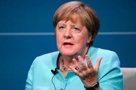 Novi detalji iz memoara: Zašto Trump nije htio da se rukuje s Merkel