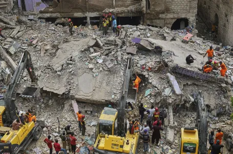 Urušila se petospratna zgrada u Pakistanu, poginulo sedam ljudi