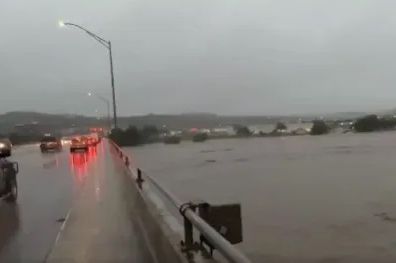 Katastrofalne poplave pogodile SAD, izdano upozorenje: "Uslovi su opasni po život! NE izlazite"